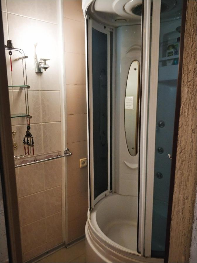 Апартаменты В Центре, По Типу Хостел Kropywnyzkyj Exterior foto